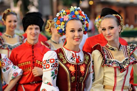 Rusyanın geleneksel kıyafetleri